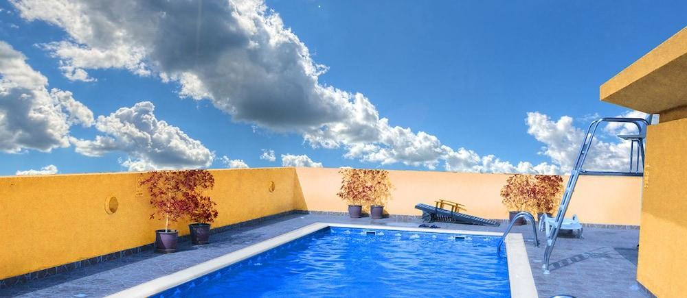 דובאי Icon Hotel Apartments מראה חיצוני תמונה